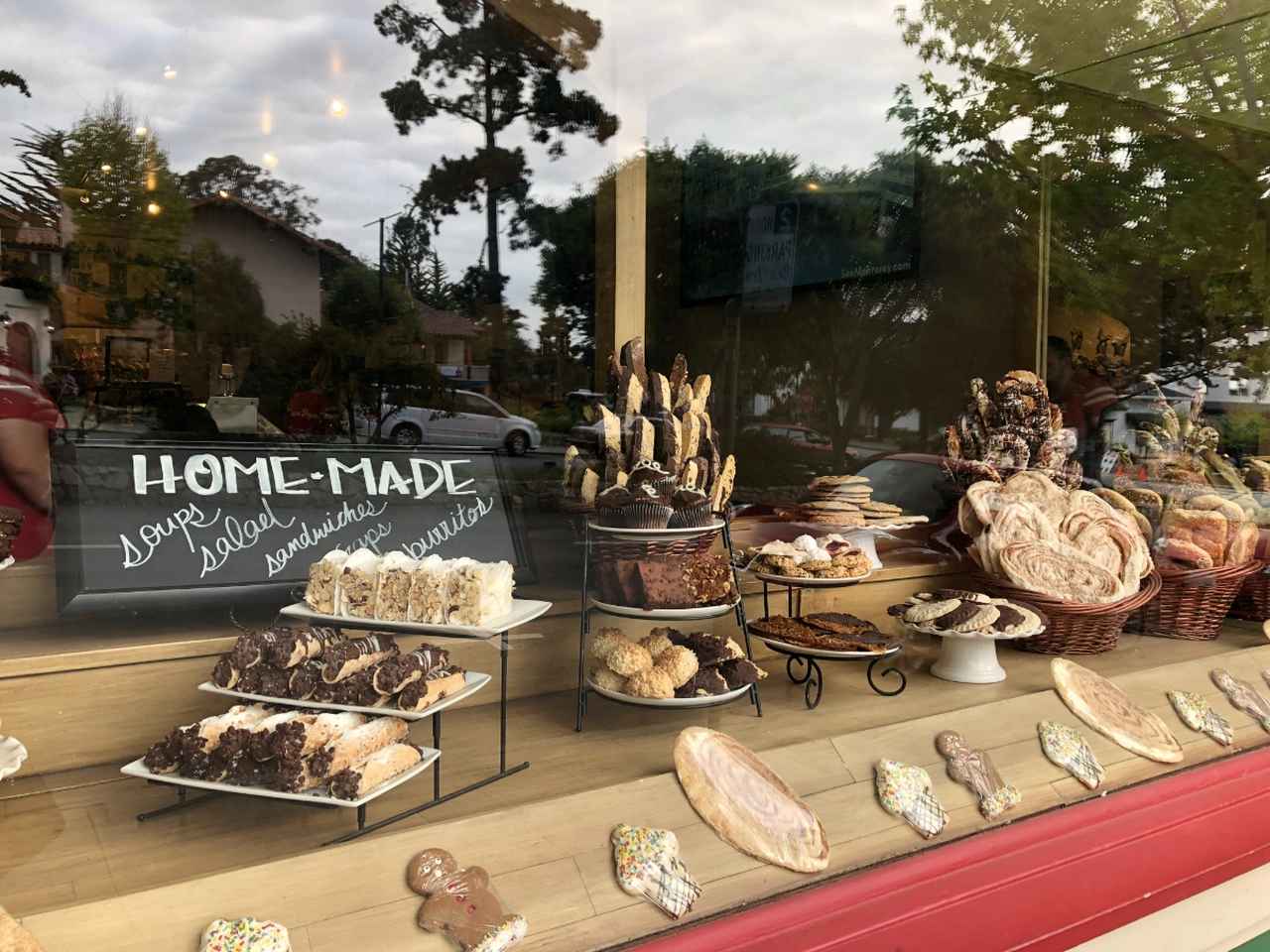 画像: お洒落なディスプレイを眺めながら散策するのも楽しい