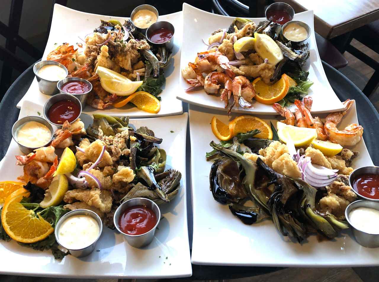 画像: 新鮮なシーフードを使った料理の数々。地元モントレー産の希少なワインと共にどうぞ！