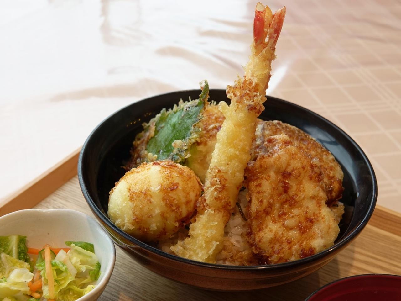 画像: 地産食材と半熟卵の天丼