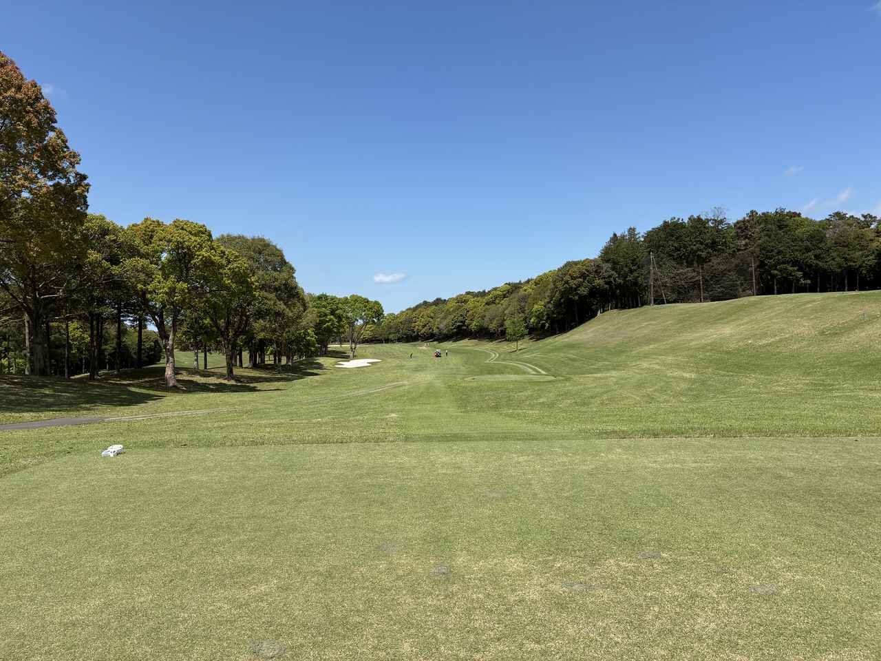 画像: OUT1番（503ヤード　PAR5）。スタートに相応しいノビノビ打てるホール。