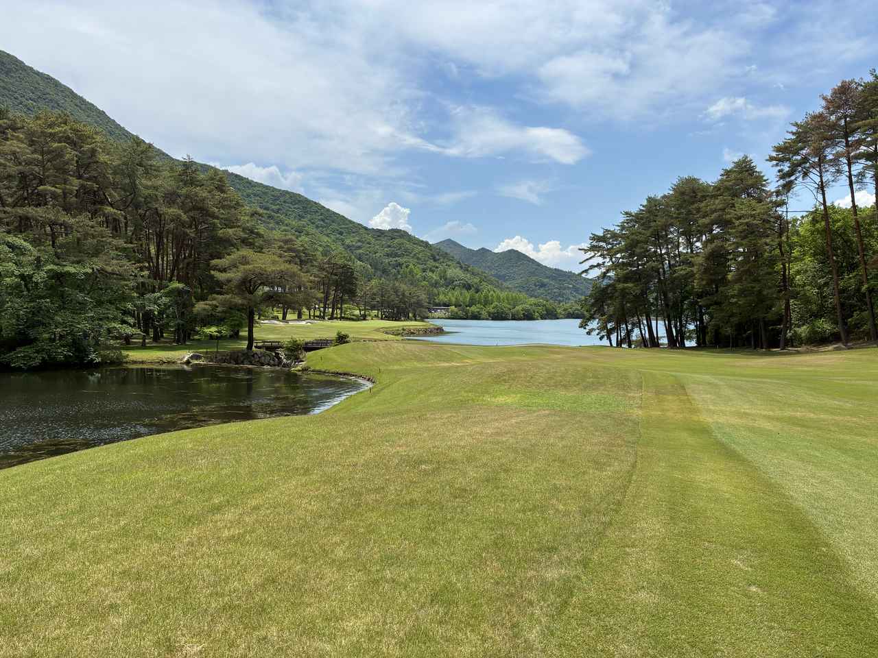 画像: 18番　PAR4　430Y（BACK）2打目地点。池に囲まれた難関ホール。パーオン出来たら万々歳。