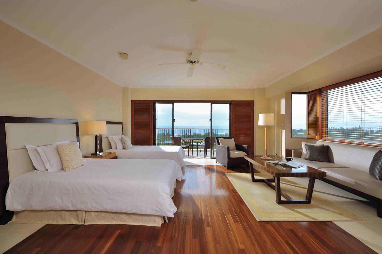 画像: 大きな窓とテラスから美しい東シナ海を望むコーナールーム「クラブラグジュアリー」