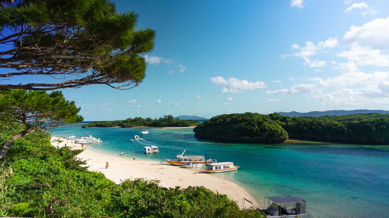 画像: 石垣島川平湾 ©Okinawa Prefectural Government／©沖縄県