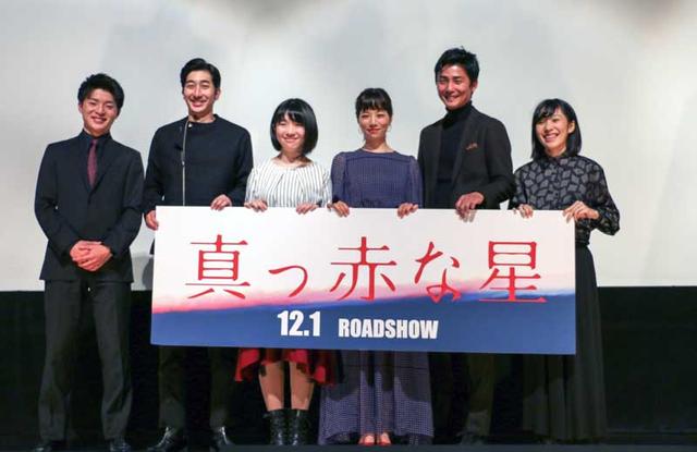 画像1: 小松未来 × 桜井ユキW主演作『真っ赤な星』12月1日より公開! 桜井ユキが毎熊克哉にキス指導!? 撮影時の珍エピソード披露