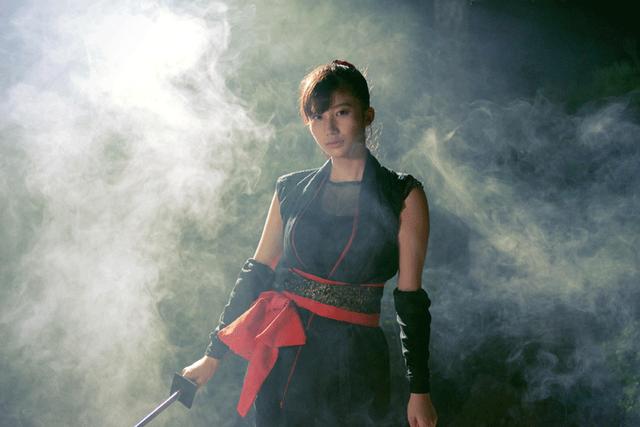 画像2: 小倉優香/初めて挑んだ本格アクションの成果を観てほしい。初主演作『レッド・ブレイド』12/15より公開