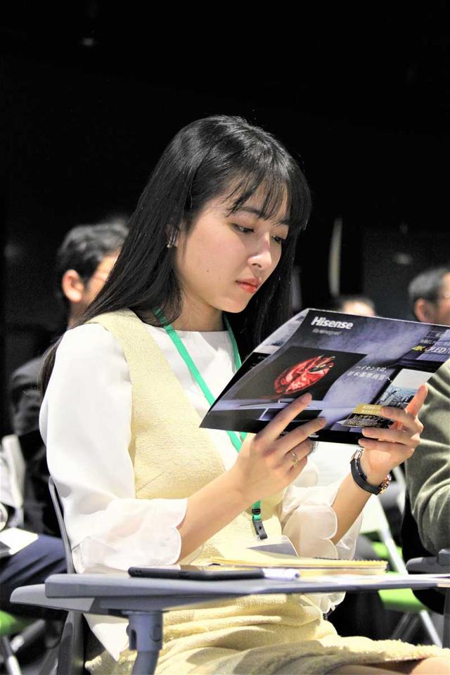 画像2: 準ミス東大、準ミス成城の現役女子大生が、ハイセンス社新商品発表会でテレビをおねだり