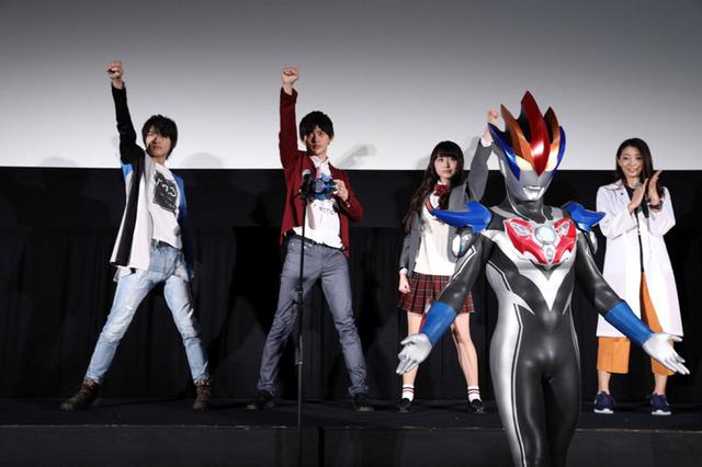 画像: ウルトラマンシリーズ最新作「劇場版ウルトラマンR/B セレクト!絆のクリスタル」が上映スタート。ウルトラマングルーブ、ウルトラマントレギア登場し、会場は大興奮!