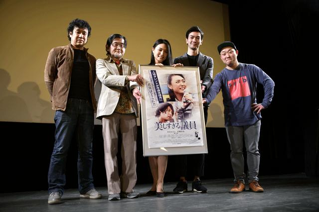 画像1: 「パワフルすぎる女優」川村ゆきえが主演の映画「美しすぎる議員」の完成披露試写会が開催。公開はいよいよ16日に迫る