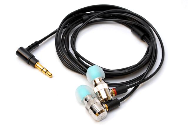 画像1: 飯田里穂好みのサウンドが楽しめるコラボイヤホン「FI-DO6SS ANT20」、5/8にe☆イヤホン独占で発売。限定300台で、価格は32400円