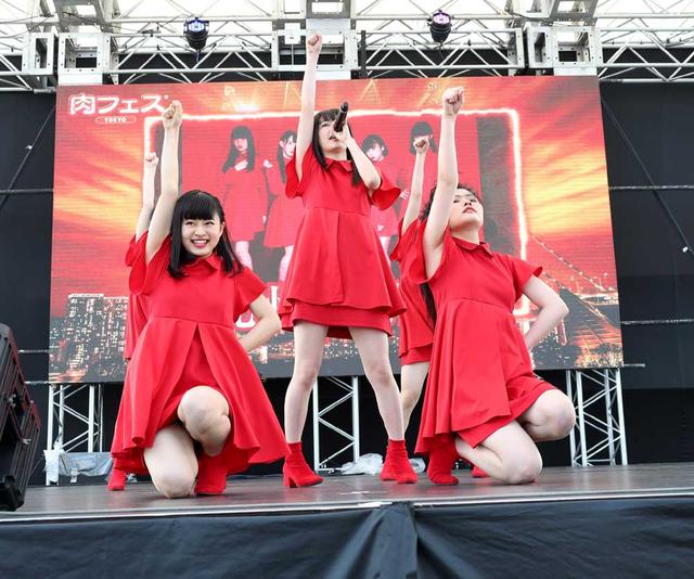 画像1: 九州女子翼/お台場に響き渡る咆哮。肉フェスステージで渾身のパフォーマンスを披露