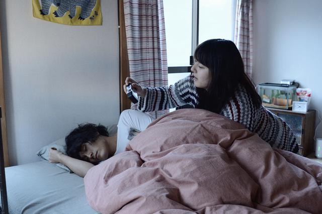 画像5: 「宇野愛海」主演作、「歩けない僕らは」がいよいよ11月23日より公開。「仕事に行き詰りながらも、しっかりと前を向いて患者と向き合う遥のかっこいい姿を見てほしい」