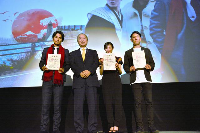 画像1: 世界中で評価の高まる映画「いざなぎ暮れた。」、撮影地での先行公開スタート。出演者・スタッフが、松江市長から観光大使に任命!
