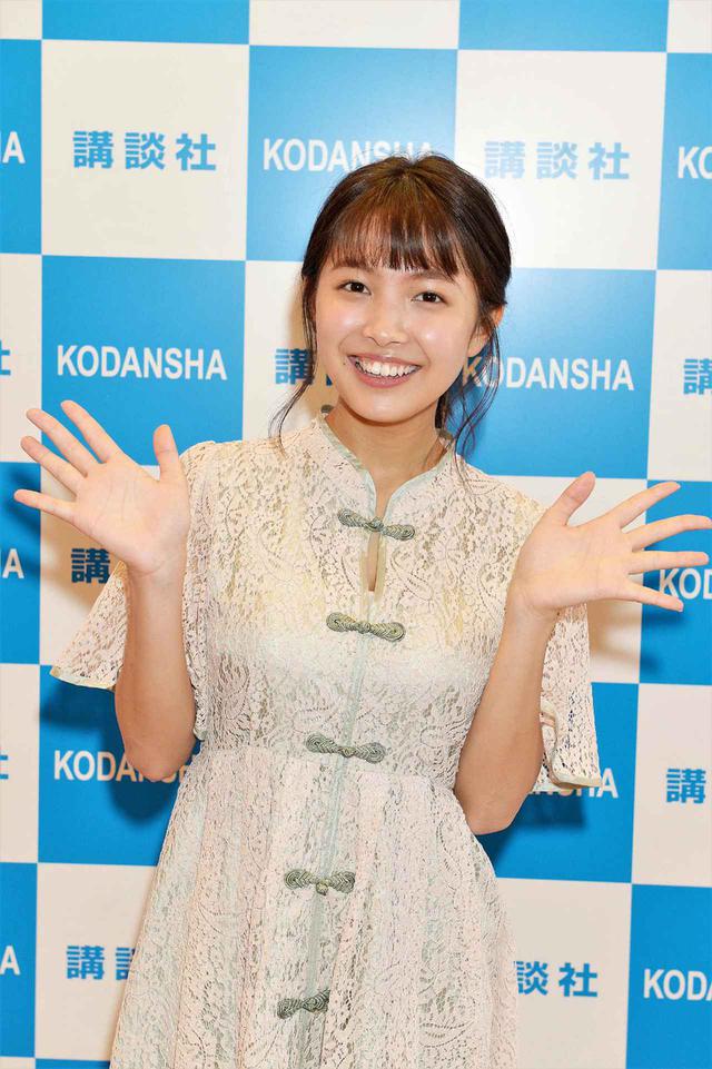 画像1: 国内のみならず海外でも認知度急上昇。マルチに活躍する寺本莉緒のファースト写真集発売。出来栄えは「120点、大満足です」