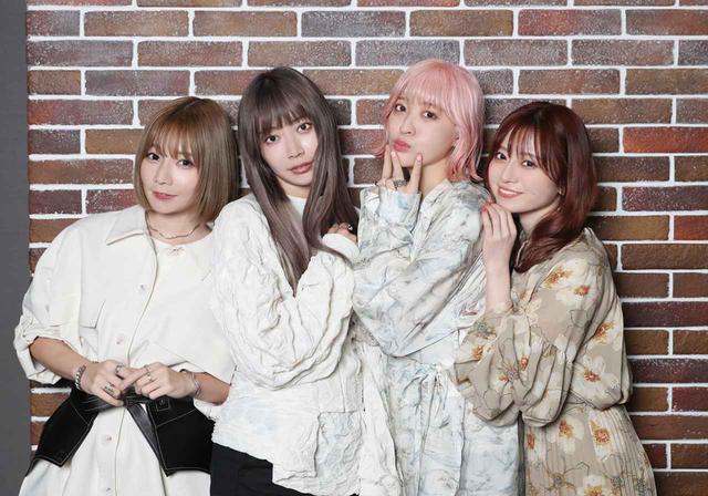 画像1: バンド結成10周年の「SILENT SIREN」がスクリーンに登場! 異世界で出会った4人が繰り広げる本気のコメディが楽しめる。「別人になりたいっていう願望を叶えることができました!」(ゆかるん)