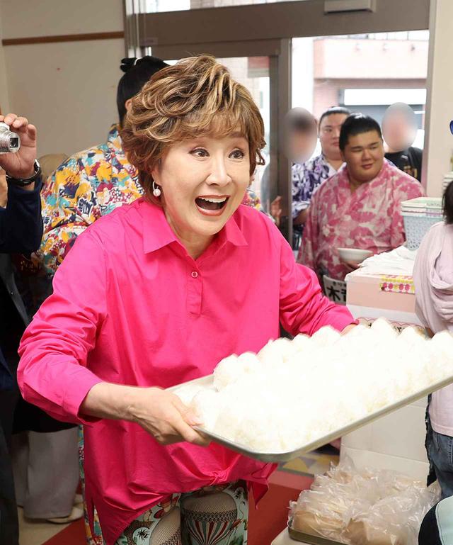 画像3: 「小林幸子」×「立浪部屋」、採れたての「子ども食堂支援米」を使ったおにぎりを、子ども食堂に提供