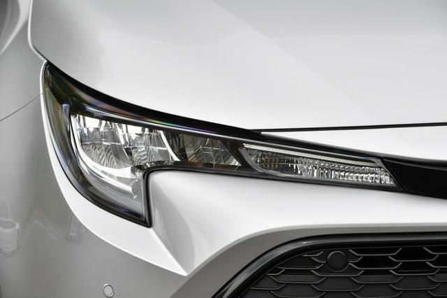 画像: 日本仕様(1.2L ターボ・中級グレード)のヘッドライトユニット