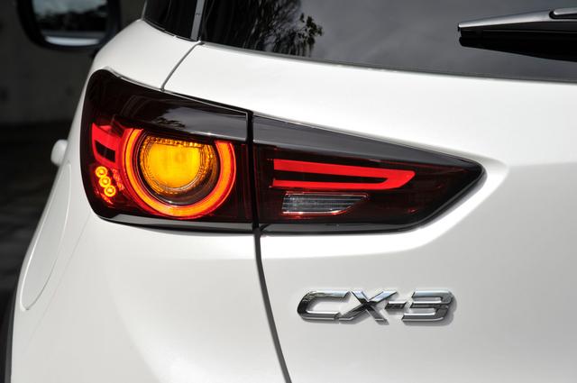 画像: 新型CX-3のメカニカルな印象も受けるテールランプ
