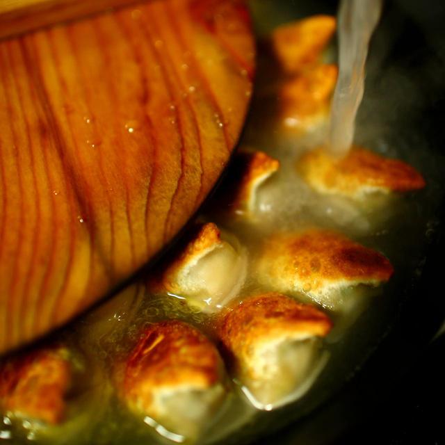 画像: 水をドバっと入れて、グツグツ煮て完成