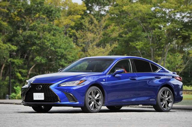 画像: スポーティバージョンのF SPORT(Fスポーツ)もレクサスESに初めて設定