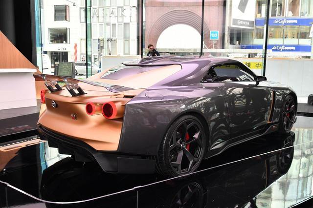 画像: リアビューはノーマルのR35 GT-Rから大幅にモディファイされている。リアウイングは可変式