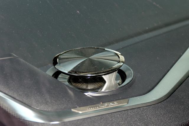 画像: アルファードの純正スピーカー装着位置を活用した専用スピーカーとして、この春に登場したリフトアップスピーカー。