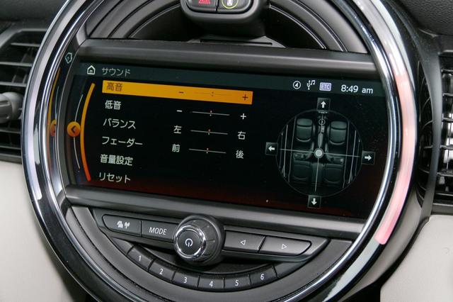画像: サウンド調整機能としては、高音と低音のレベルがチューニングできるトーンコントロールと、前後左右の音量レベルがチューニングできるバランス/フェーダーがある。