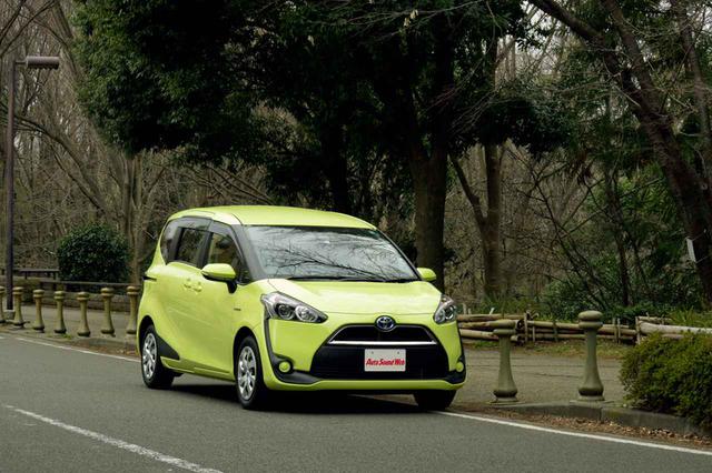 画像: 今回の取材時に試乗したデモカーのトヨタ シエンタ。ハイブリッドカーの人気モデルのひとつ。