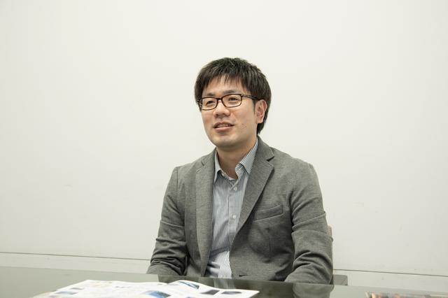 画像: インタビューに応える音響設計担当の田食寛之氏。パナソニック、ストラーダの音を支えるキーマンである。
