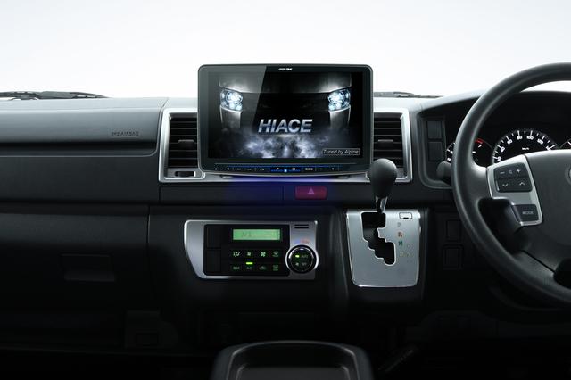 画像: 2021年ビッグXの車両装着イメージ。トヨタ ハイエース<H25/12 ~現在>、11型画面フローティングディスプレイモデルXF11NX2 & KTX-XF11-HI-200-NR(ハイエース専用取付けキット)。