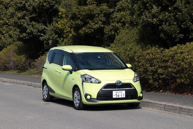 画像: 試乗取材をした、デモカーのトヨタ・シエンタ。車両純正装備にストラーダナビを搭載した仕様で、スピーカーなどは交換されていない。その中でも、CN-F1X10BLDの実力を確認することができた。(Photo:Kei Hasegawa)