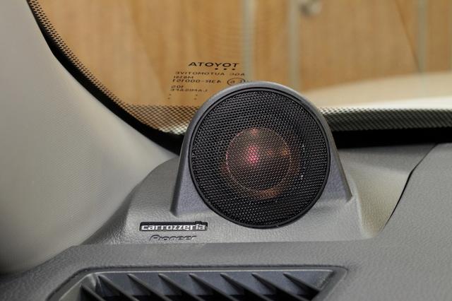 音楽の楽しさが伝わる車載用カスタムフィットスピーカー