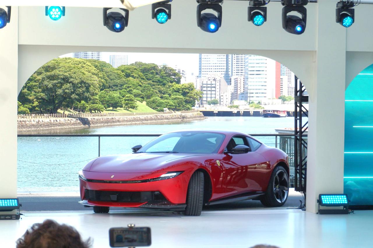 画像: 竹芝の海を背景に「アマルフィ」が日本初お披露目