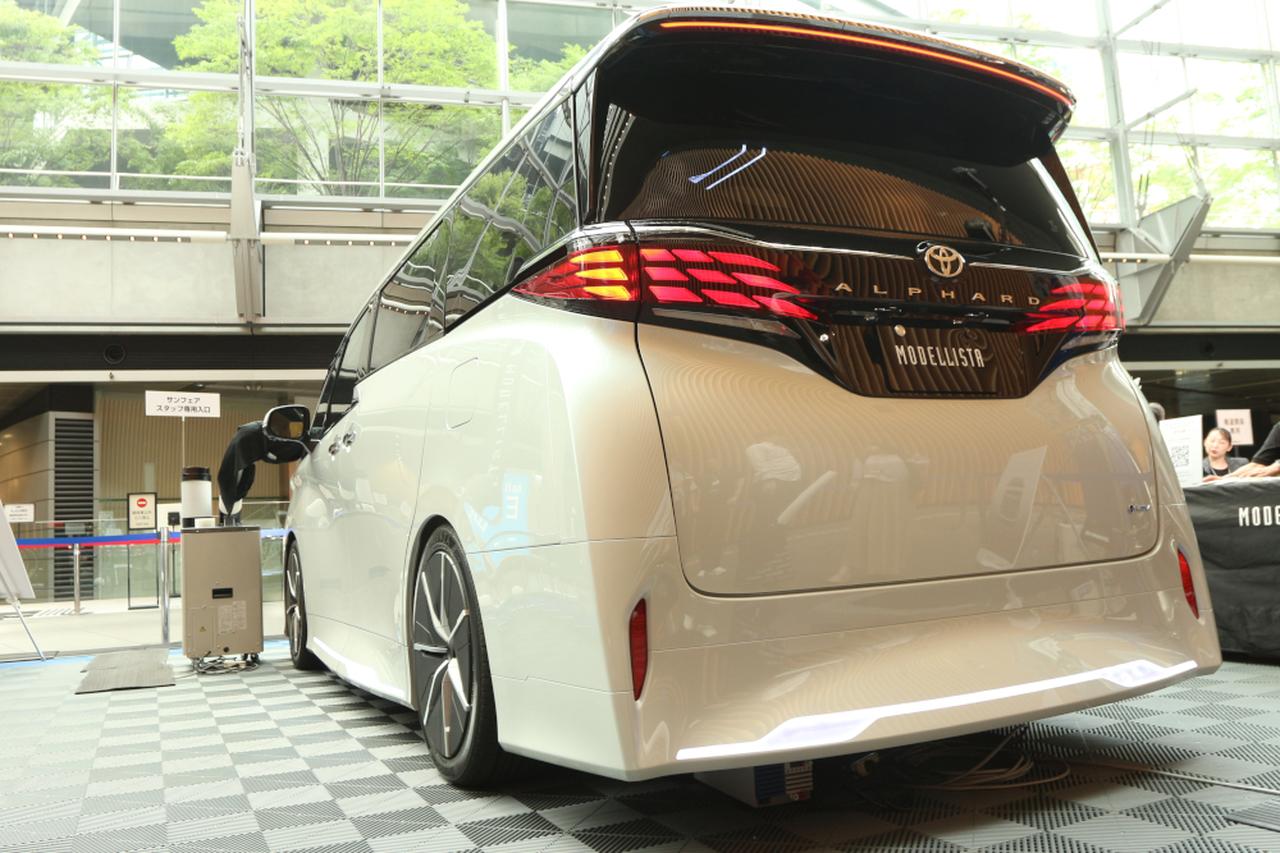 画像: ALPHARD MODELLISTA Conceptのリアビュー。