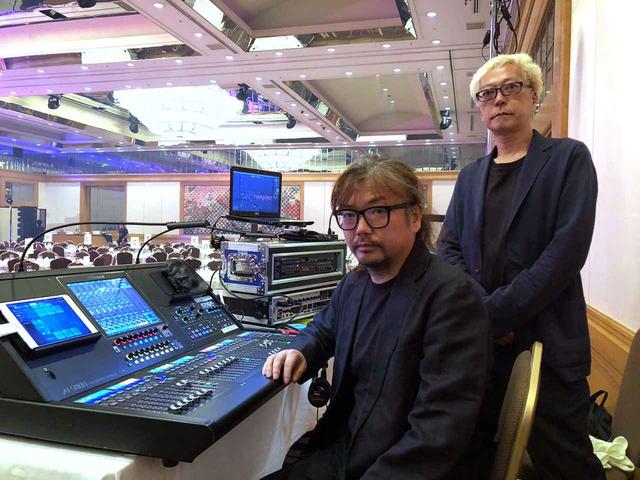 画像: 「スタジオトライデント」の代表、岩田光司氏(写真右)と、音響オペレーターを務めたフリー・エンジニアの河本正氏(写真左)