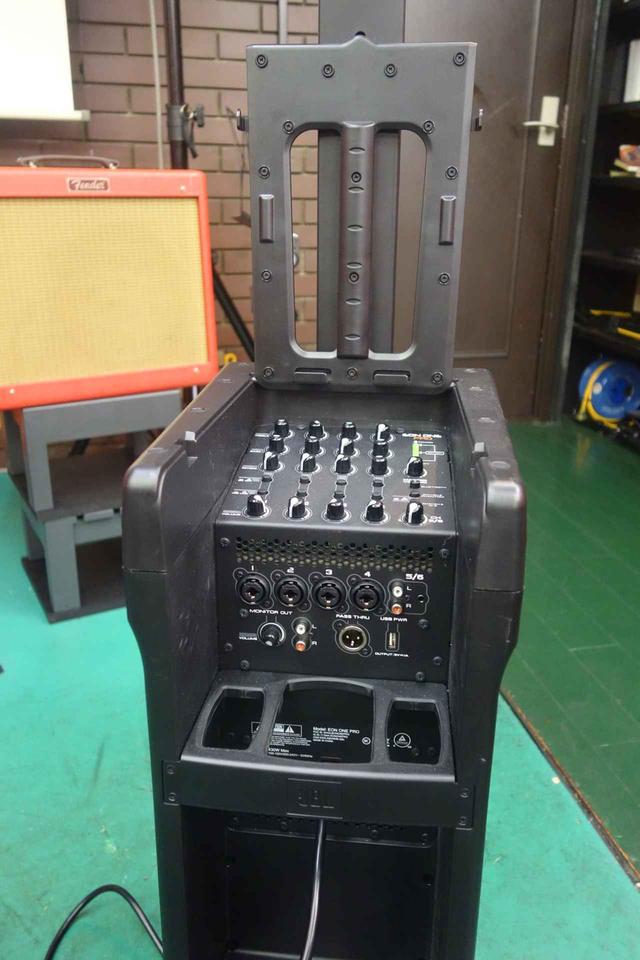 画像: トップカバー(ハンドル部)を開けるとミキサー部が露に