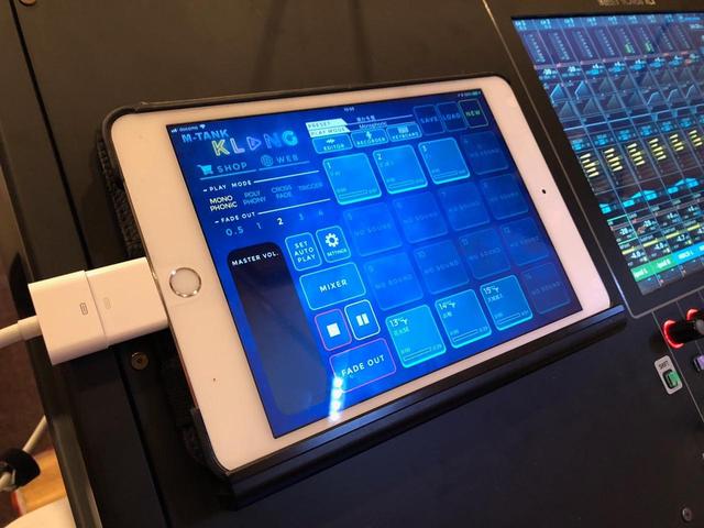 画像: ポン出し用に使われているApple iPad。「M-5000」の左上に置かれている