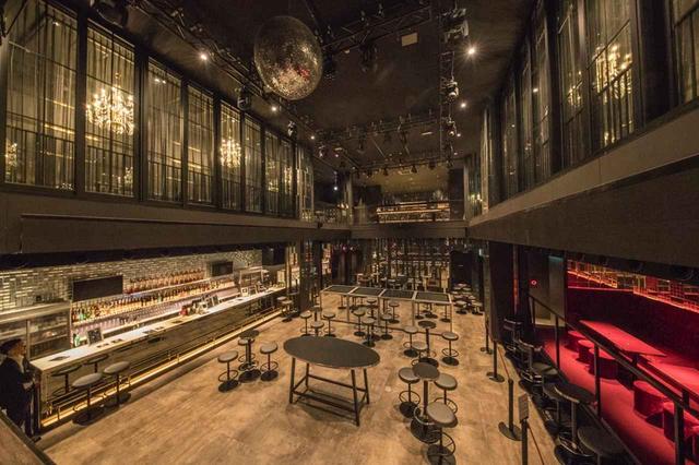 画像: 通常営業で約280名、ライブ営業で約330名というキャパシティーの「グランドミラージュ」の『evol』。3~4階は吹き抜けになっており、非常に豪華な内装が特徴