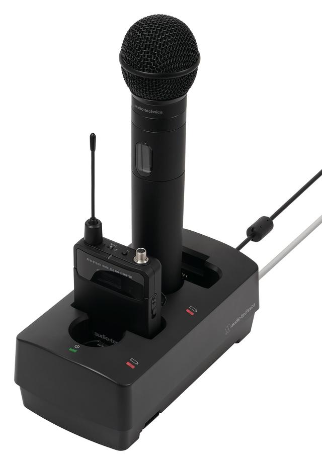 画像: 写真は充電状況をPCでも確認できるバッテリーチャージャー「ATW-CHG3/N」(ネットワーク無しのモデルあり)。最大5台まで連結可能。トランスミッターは、途中で電池容量が足りなくなりそうな場合、単3乾電池も使用できる