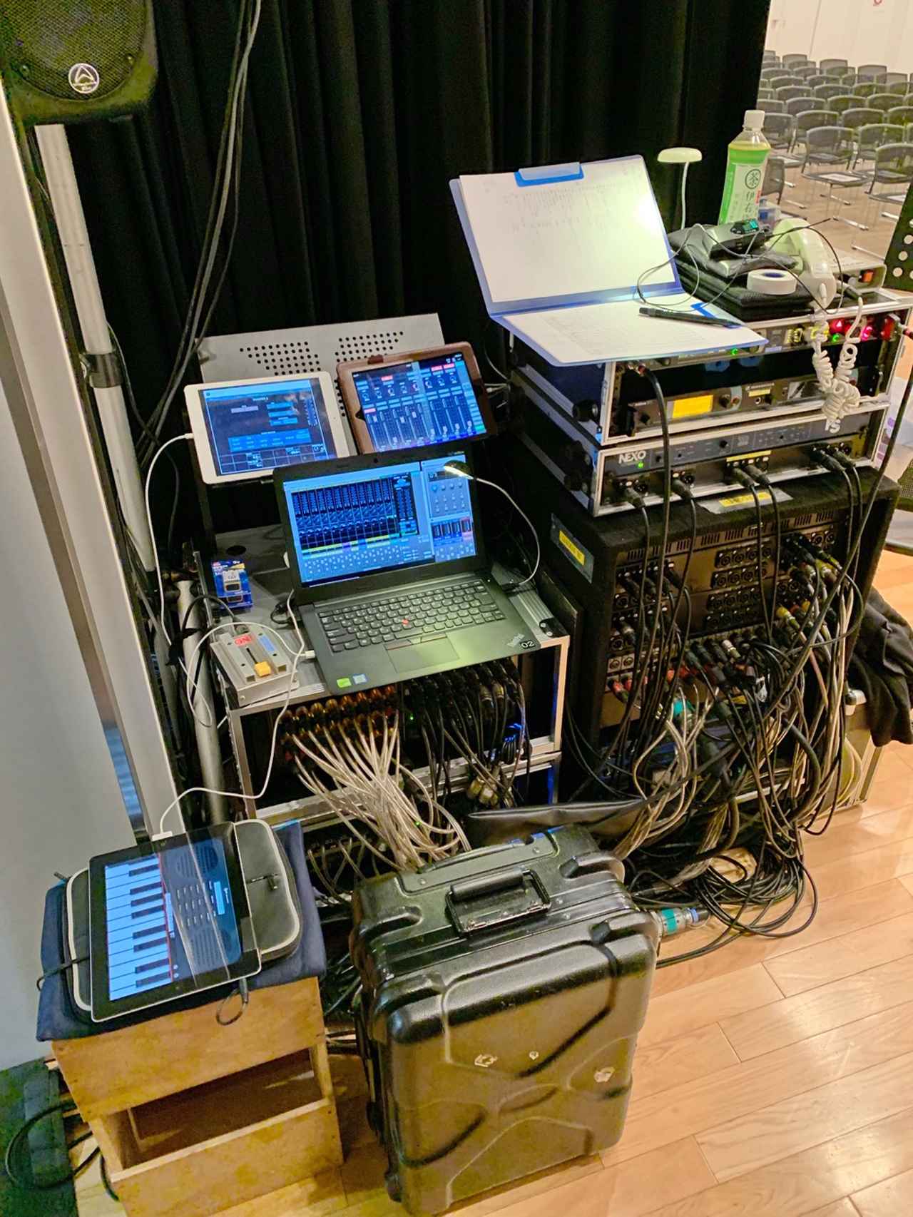 画像: ステージ袖にセッティングされた「S-2416」
