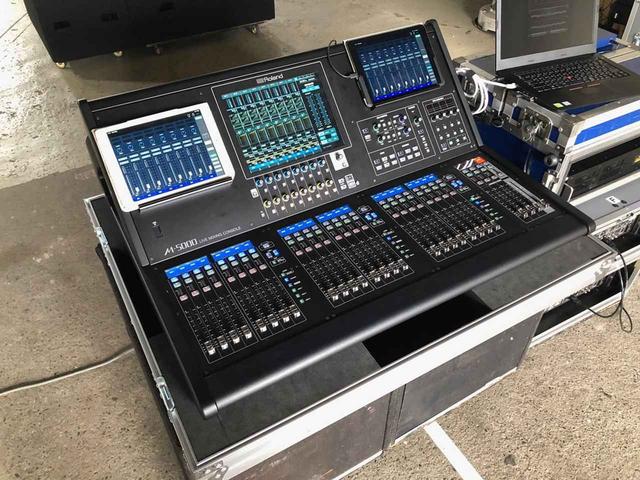 画像: システムの核となるミキシング・コンソール「M-5000」