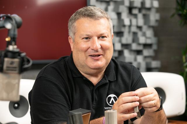 画像: 「Austrian Audio」のディストリビューション・セールス担当、デイヴ・カールセン(Dave Karlsen)氏(東京・赤坂の「エムアイセブンジャパン」にて)