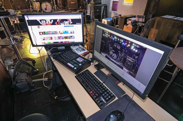 画像: 客席後方左側に用意されたライブ配信スペース