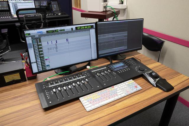 画像: 後方に設置された効果用のPro Tools