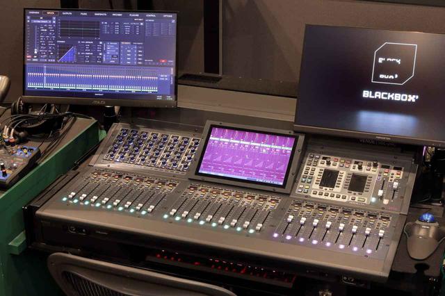 画像: 配信卓として導入されたAvid VENUE | S6L。サーフェースは、24フェーダーのS6L-24C