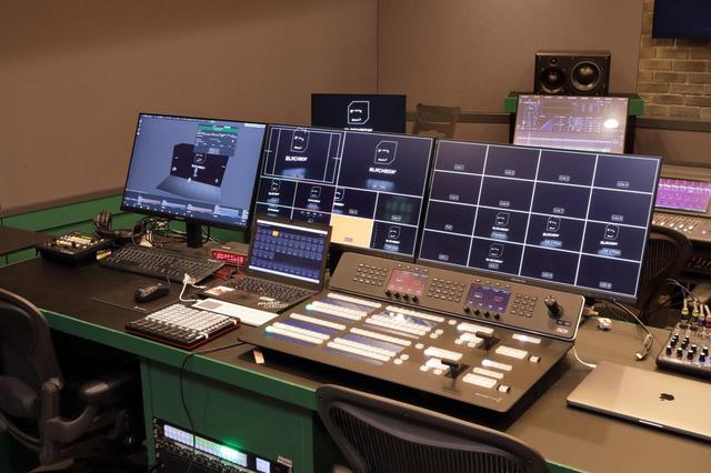 画像: ビデオ・スイッチャーのBlackmagic DesignのATEM Constellation 8