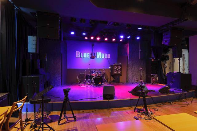画像: 東京・築地/汐留のライブ・ハウス&レストラン『BLUE MOOD』。収容人数約120名、本格的なイタリア料理も楽しめるライブ・スペース