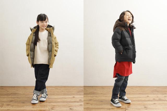 画像: 共通アイテムダウンジャケット2万1060円、デニムパンツ7344円、(左)女の子インナーワッフルプルオーバー6264円/男の子インナーフォルムロングTシャツ7344円