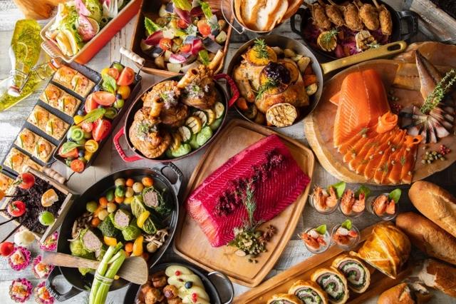 画像1: パイ包みやサーモン料理、流れるチーズフォンデュファウンテンなどトレンドの北欧グルメを心ゆくまで楽しめる!「北欧料理ビュッフェ」スタート