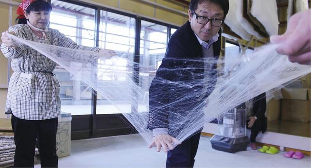 画像2: 人の手によって作られる近江真綿 西川NISHIKAWA