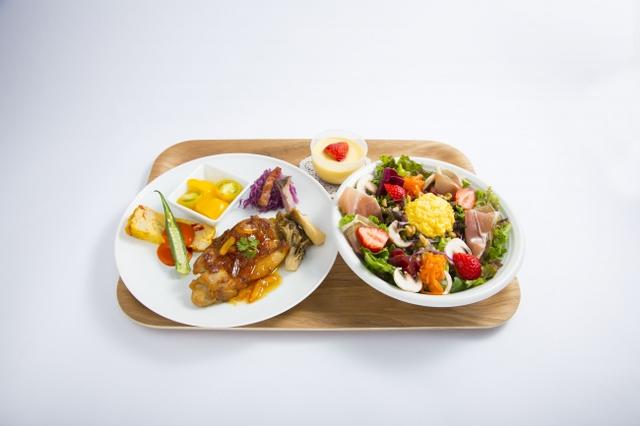 画像: スペシャルランチプレート・・・1,500円 キユーピーがこれまでに提案してきたさまざまなメニューが詰まった特製ランチプレートです。10種類以上の野菜と卵を使ったカラフルなサラダ(3種類から選択)に、野菜と卵の前菜、マヨネーズやドレッシング、ジャムを使ったメインディッシュ(2種類から選択)を合わせたプレートです。コクと甘み、すっきりした後味が特徴のこだわりの卵「エグロワイヤル」を使い、さらにプリン液にマヨネーズを加えてしっとりなめらかに仕上げたマヨプリンが付きます。選べるサラダは「パワーサラダ」、「シーザーサラダ」、「コブサラダ」(下記参照)の3種類です。